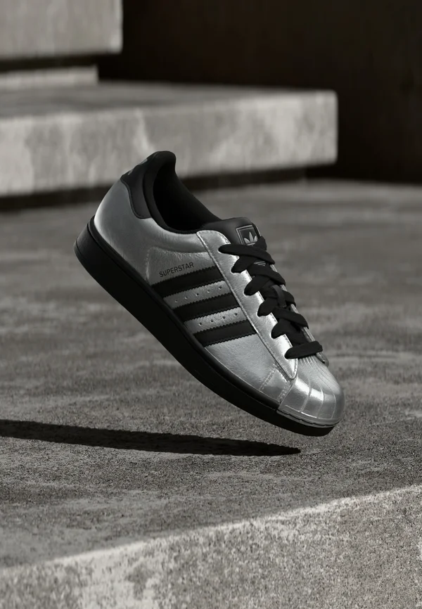 SUPERSTAR II W - Sneaker low - silver-coloured metallic/core black