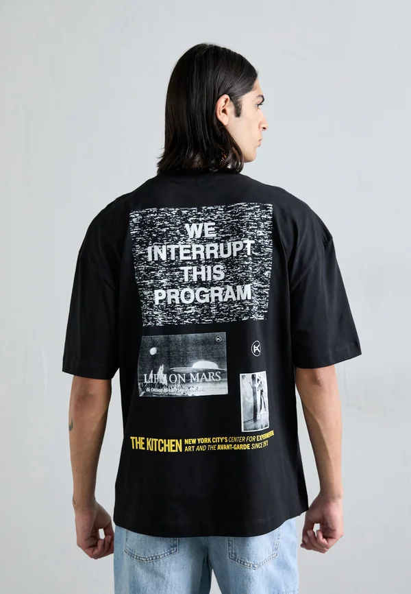 SURRENDER  - T-Shirt print - black