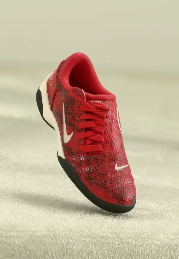 T90 SE - Sneaker low - fire red/pale ivory/black/elemental gold-coloured