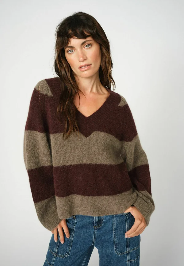 TACI STRIPE V-NECK - Strickpullover - fudge
