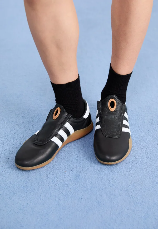 TAEKWONDO MEI - Slipper - core black/ftwr white/gum