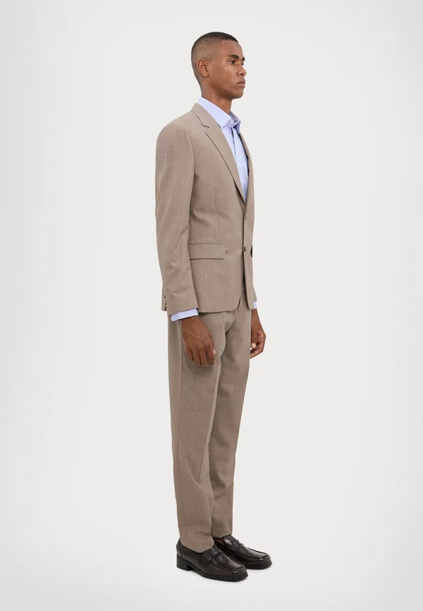 TAILORED FIT BUTTON SUIT - Anzugsakko - brown