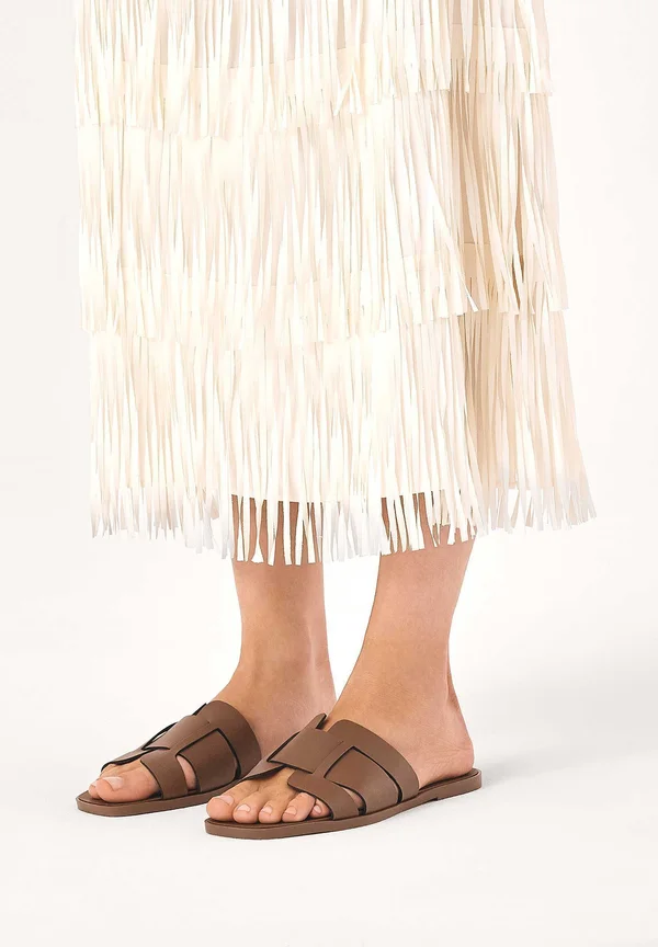 TASMANIA - Pantolette flach - taupe tp