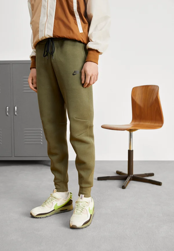 TECH FLEECE - Jogginghose - medium olive/black