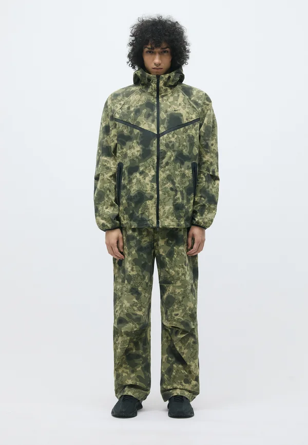 TECH  - Leichte Jacke - neutral olive/black