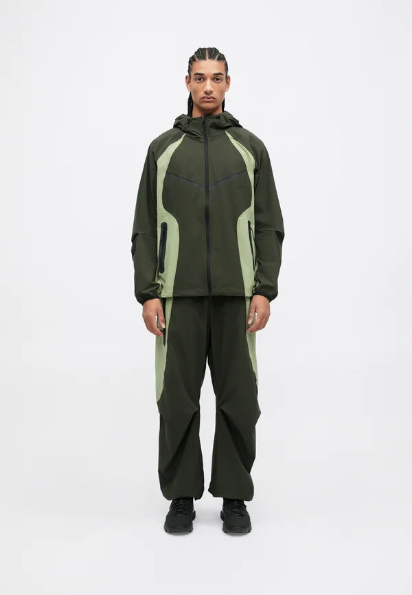 TECH PANT - Jogginghose - sequoia/oil green