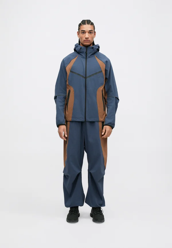 TECH PANT - Jogginghose - thunder blue/mosswood brown