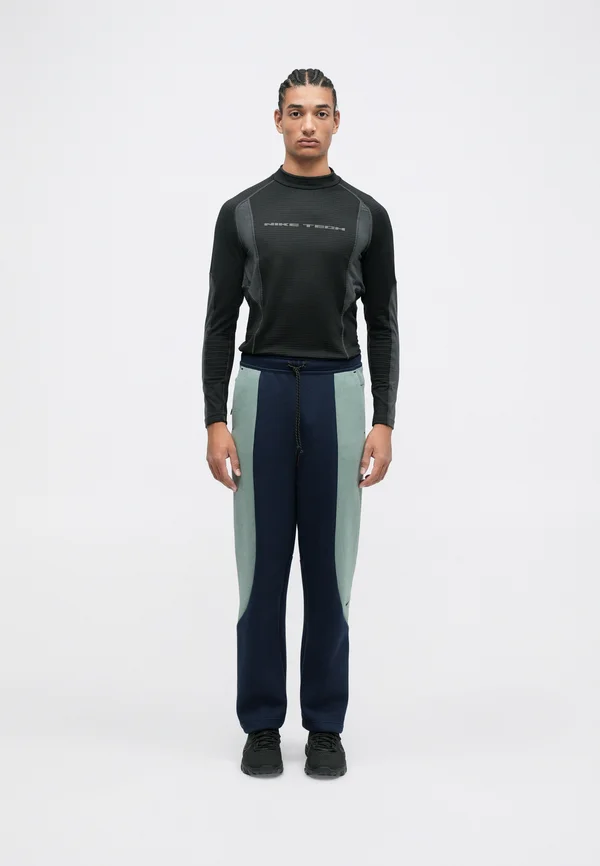 TECH PRO PANT - Jogginghose - obsidian/clay green/black