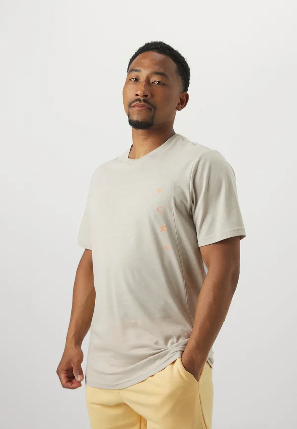 TECH TRIBLEND TEE - Sport T-Shirt - desert dust