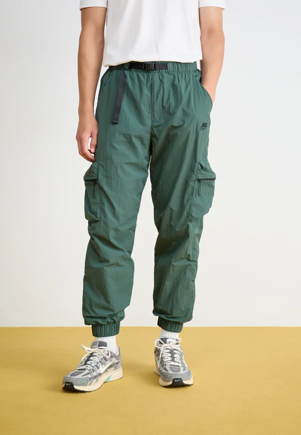 TECH WOVEN - Cargohose - vintage green/black