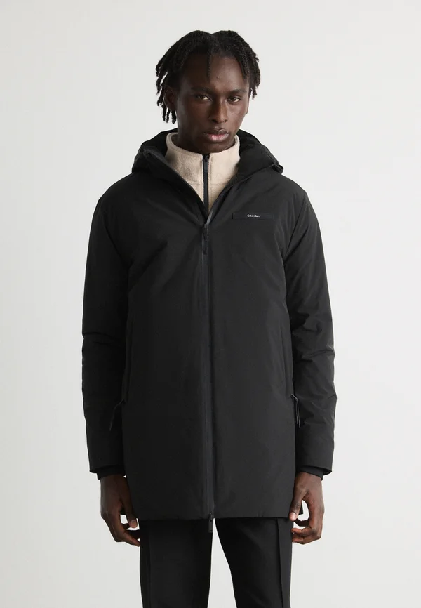 TECHNICAL - Kurzmantel - black
