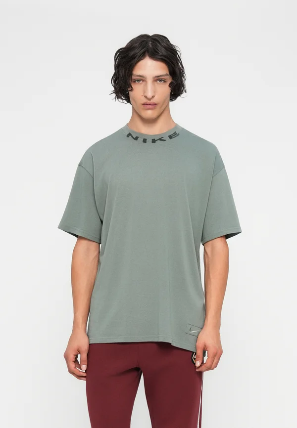 TEE COLLAR PRINT - T-Shirt print - clay green