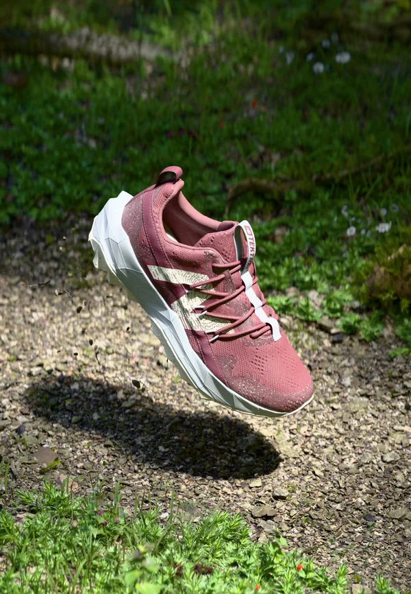 TEKTREL - Laufschuh Straße - washed burgundy