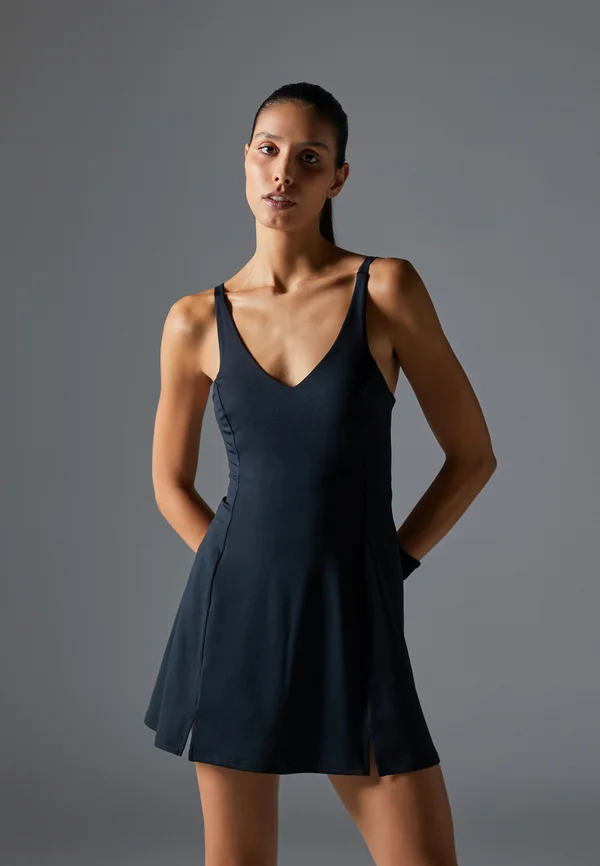 TENNIS DRESS WITH ADJUSTABLE STRAPS BUILT IN SHORTS AND POCKET - Sportkleid - black