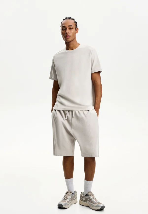 TEXTURED - BERMUDA - Shorts - light grey