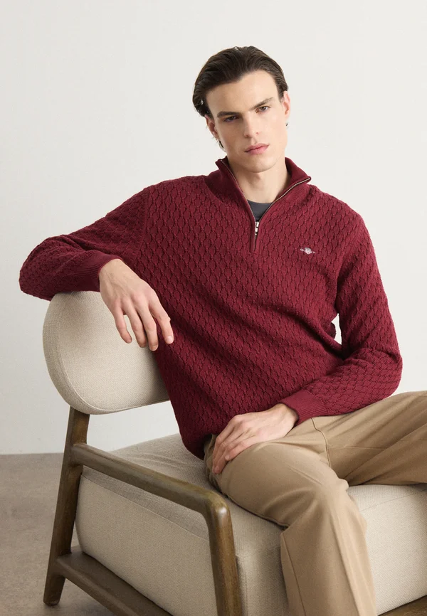 TEXTURED HALF ZIP - Strickpullover - plumped red
