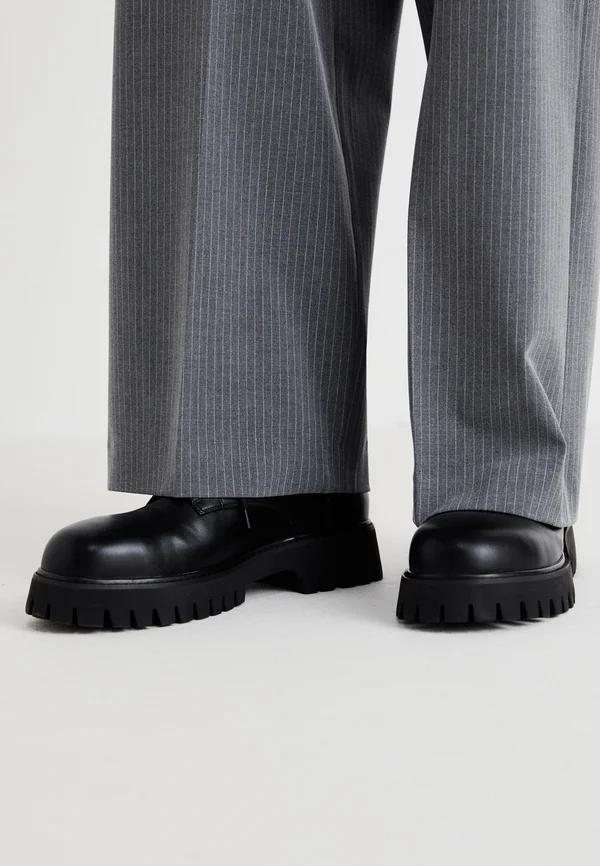 THE NAMELESS ONE - Business-Schnürer - black