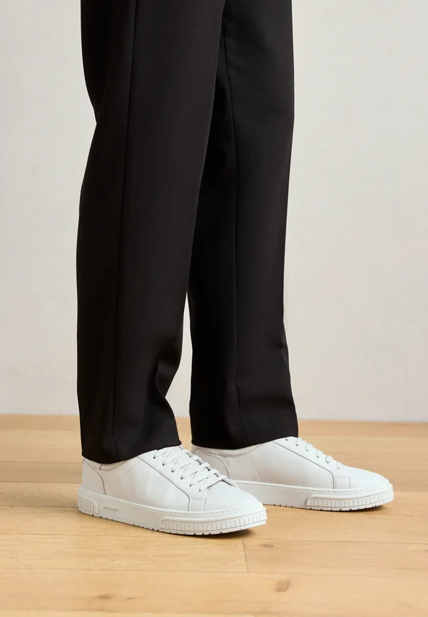 THEO IN COATED LOGO ACCENTS ON  AND RUFFLE RELIEF - Sneaker low - ice