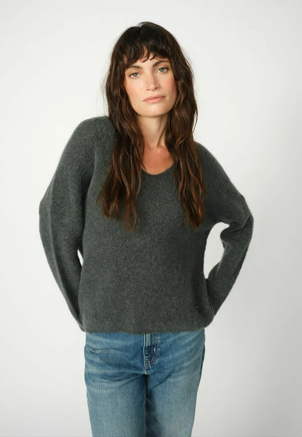 THORA V-NECK - Strickpullover - urban chic