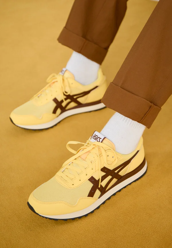 TIGER RUNNER II UNISEX - Sneaker low - faded yellow/reddish brown