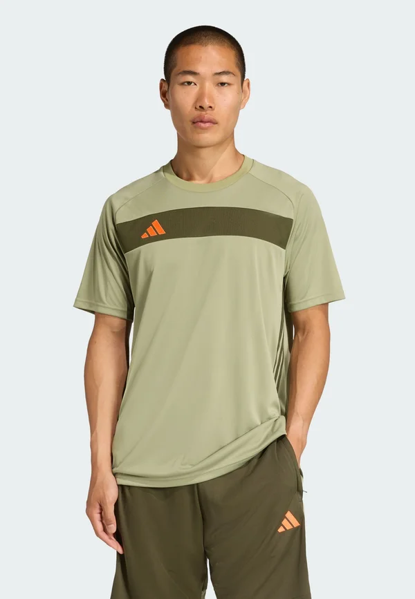 TIRO25 ESSENTIALS JERSEY MEN - T-Shirt print - tent green night cargo impact orange
