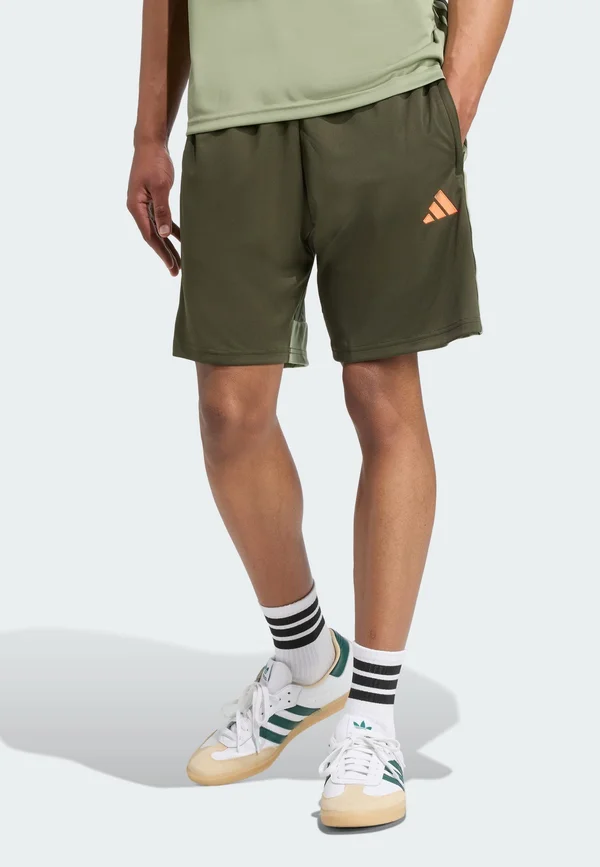 TIRO25 ESSENTIALS SHORT MEN - Kurze Sporthose - night cargo/tent green/impact orange