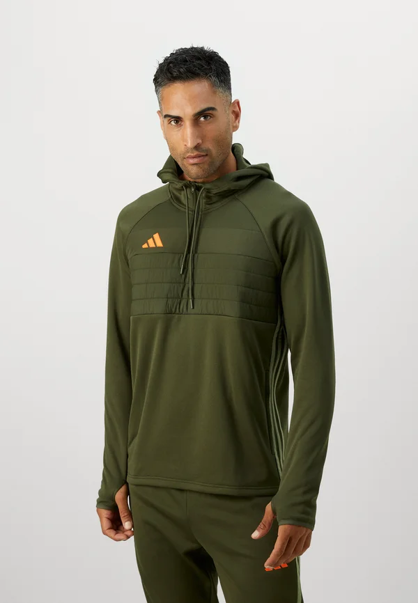 TIRO25 ESSENTIALS WINTERIZED TRAINING TOP MEN - Kapuzenpullover - night cargo/tent green/impact orange
