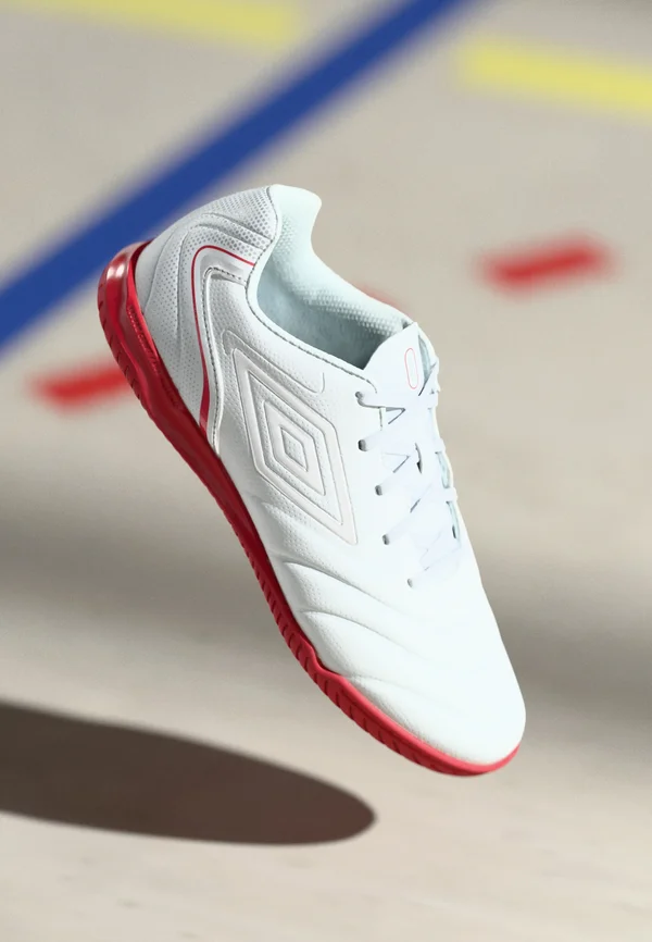 TOCCO V SQUAD IC - Indoor-Fußballschuhe - white/silver-coloured/equestrian red