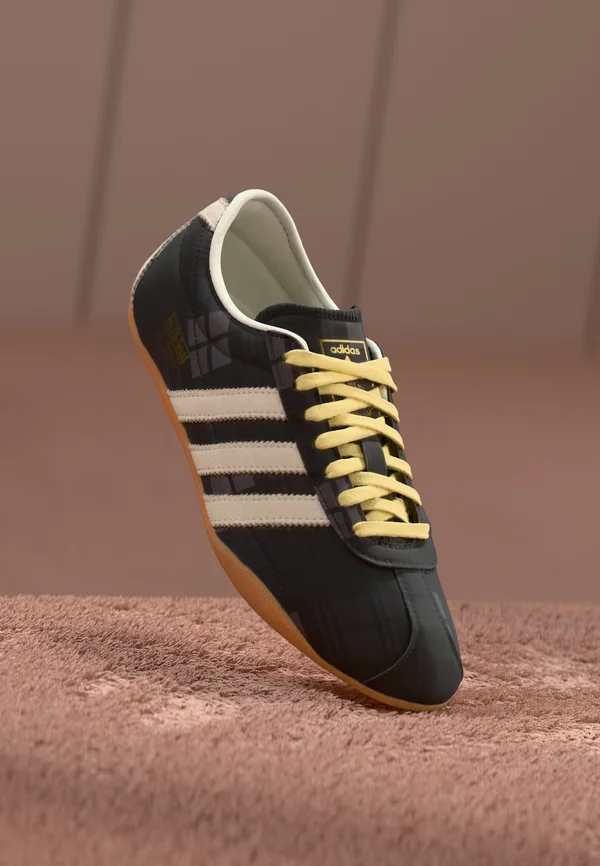 TOKYO - Sneaker low - core black/off white
