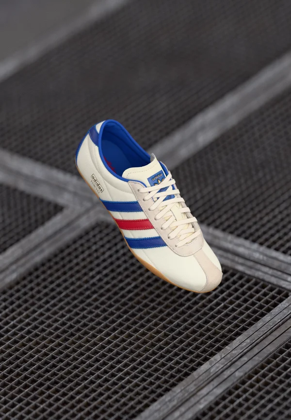 TOKYO - Sneaker low - cream white/team royal blue