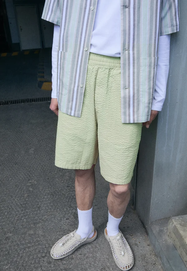 TOLAND - Shorts - pale olive