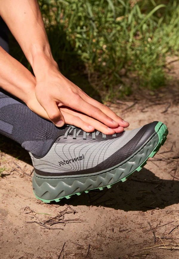 TOMIR UNISEX - Laufschuh Trail - mittelgrün