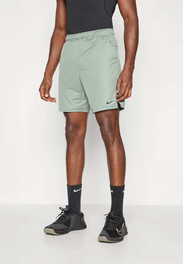 TOTALITY - Kurze Sporthose - clay green/black