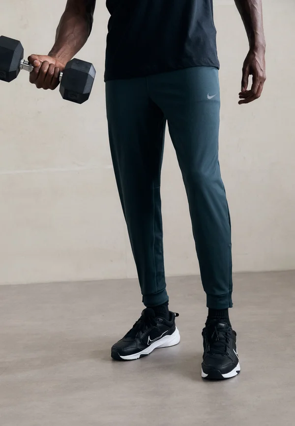 TOTALITY PANT - Jogginghose - seaweed/black