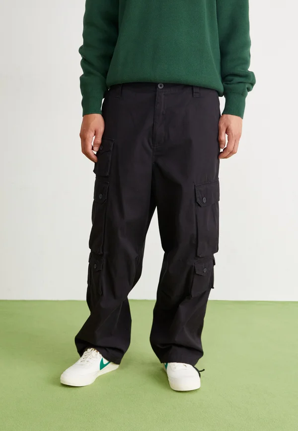 TRACKER PANT - Cargohose - black