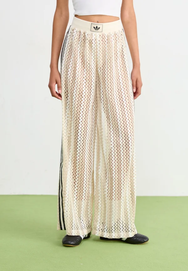 TRACKPANT - Jogginghose - white