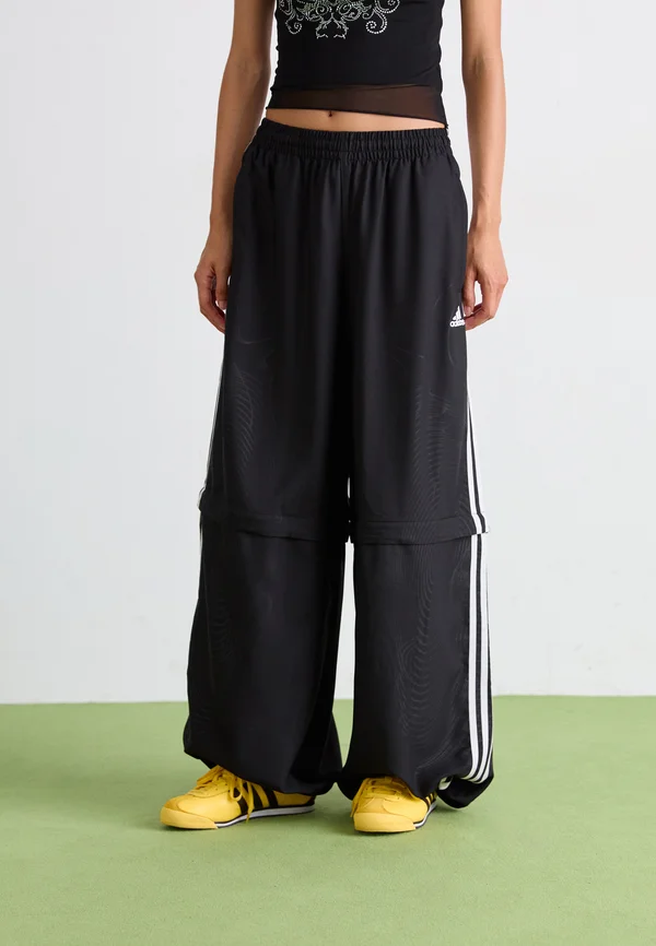 TRACKPANTS - Jogginghose - black