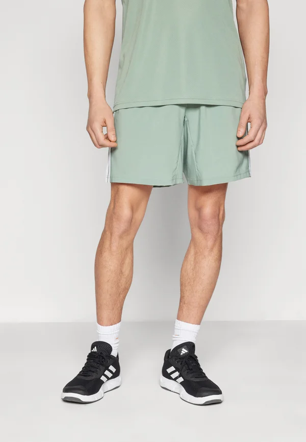 TRAIN ESSENTIALS 3 STRIPES SHORT - Kurze Sporthose - silver green