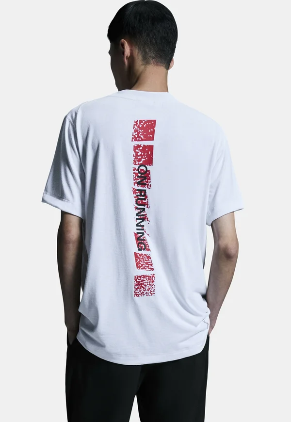 TRAIN GRAPHIC - Sport T-Shirt - white