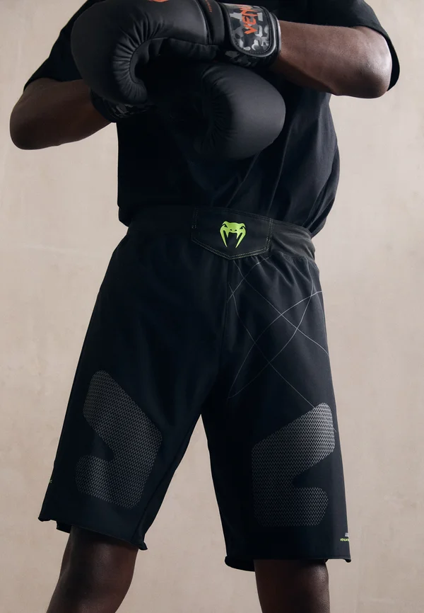 TRAINING CAMP 4.0 FIGHTSHORTS - Kurze Sporthose - black/neon green