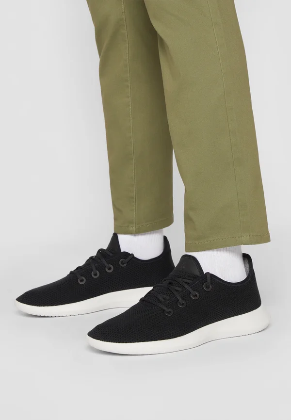 TREE RUNNERS - Sneaker low - jet black white sole