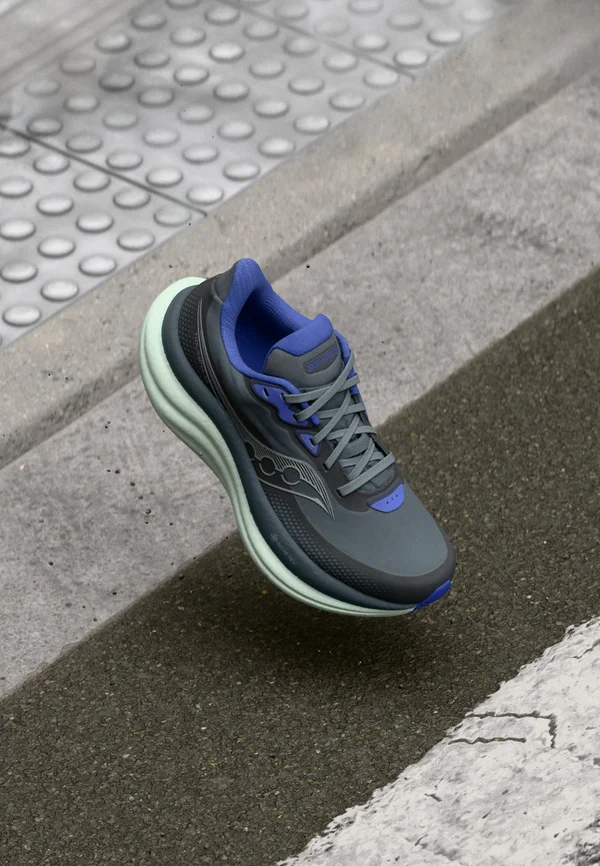 TRIUMPH 23 GTX - Laufschuh Trail - shadow/aloe