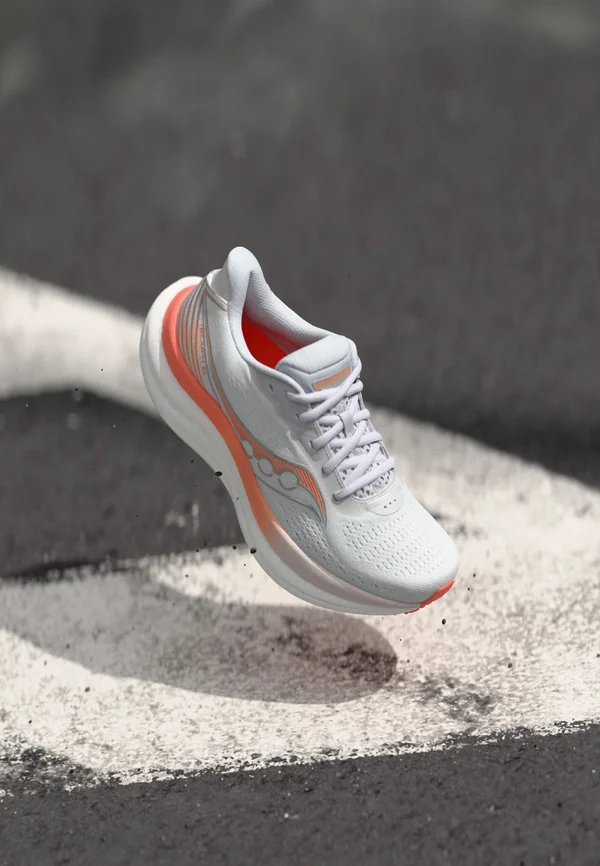 TRIUMPH 23 - Laufschuh Straße - white/wistful