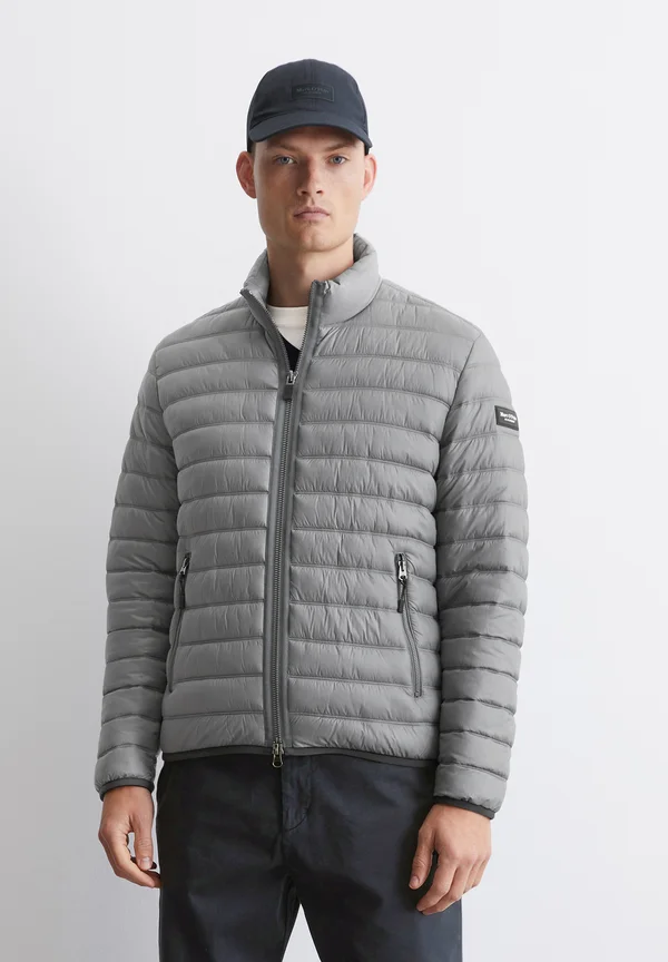 TWIN NEEDLE STAND-UP COLLAR ZIP POCKETS ELASTIC BINDING
 - Winterjacke - berlin breeze