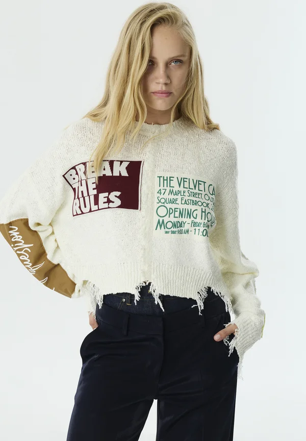 TWIST SLOGAN JACQUARD PATCHED - Strickpullover - ecru