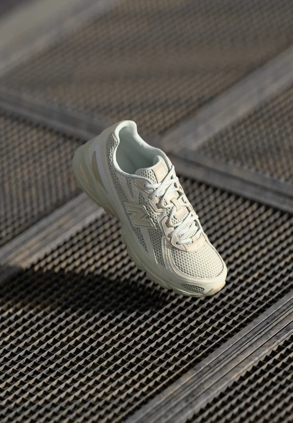 U740 - Sneaker low - bisque