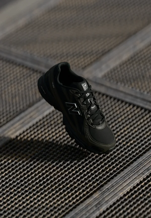 U740 UNISEX - Sneaker low - black