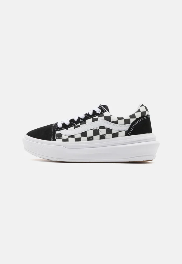 UA OLD SKOOL OVERT CC - Sneaker low - black/white