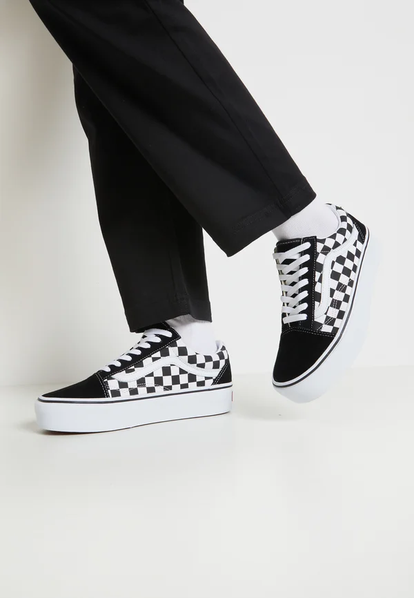 UA OLD SKOOL PLATFORM - Sneaker low - black/white