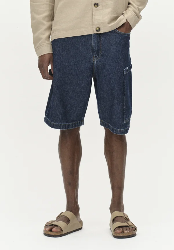 UGO FONE - Jeans Shorts - mid blue denim